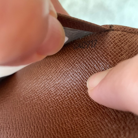 ✨HOST Pick✨Vintage Louis Vuitton Monogram ID/Card Holder (Preloved) - Picture 7 of 7